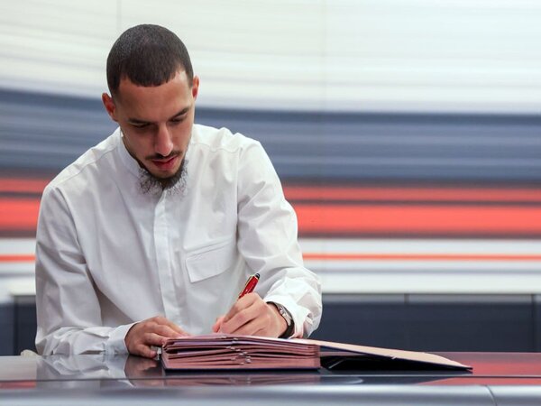 Aouna: Ismael Bennacer Siap Tinggalkan Milan, Al Ittihad Belum Bergerak